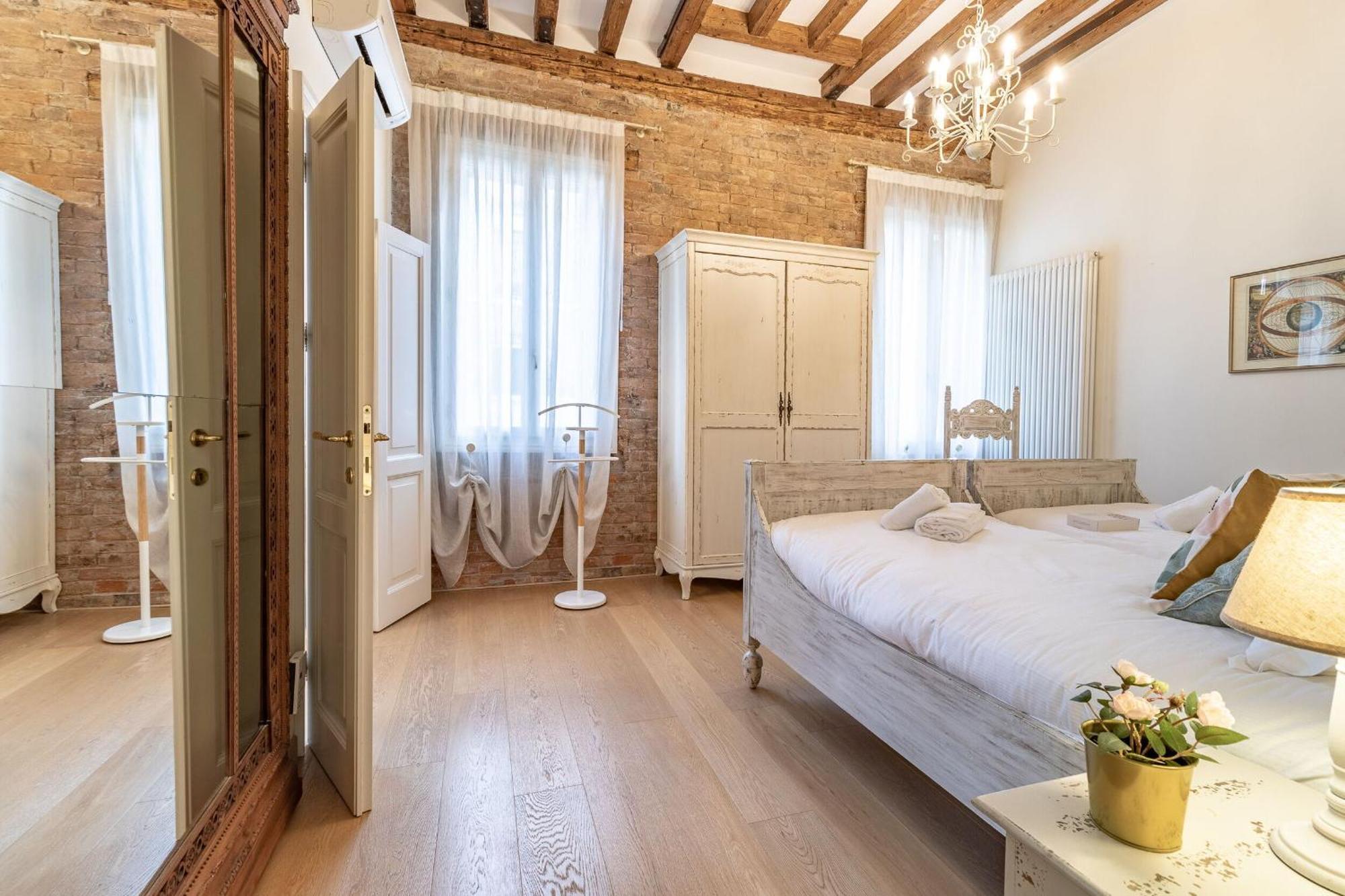 Italian Experience-riva Degli Schiavoni Boutique Venedig