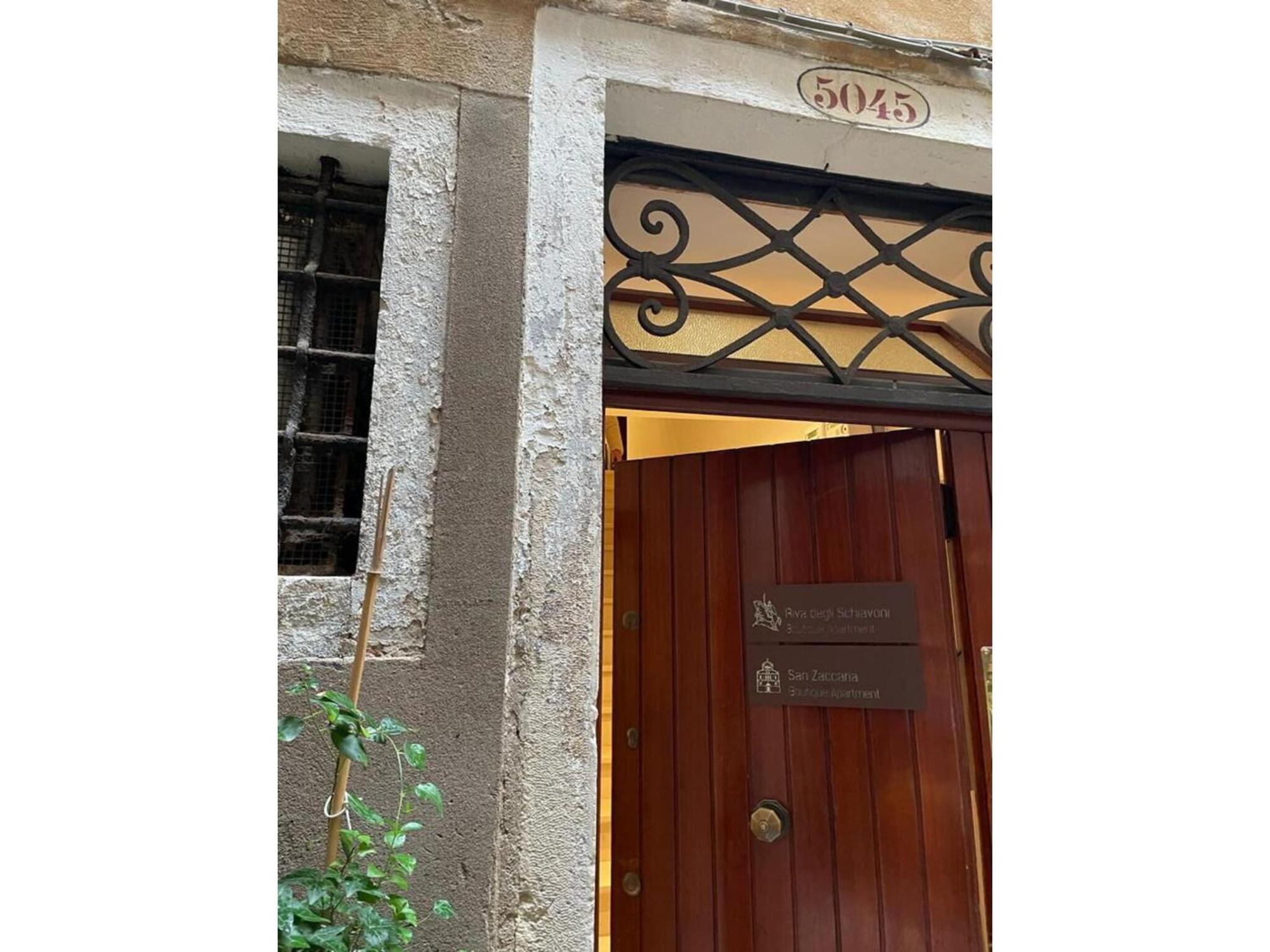 Italian Experience-riva Degli Schiavoni Boutique * Venedig